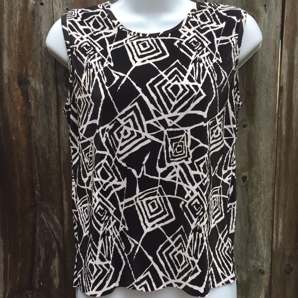 Black and white ribbed shell tank top size M